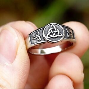 ⭐️NEW⭐️ Platinum Plated Triquetra Celtic Irish Knot Ring